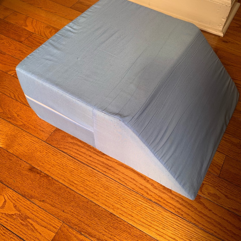 Leg Elevation Pillow. Ortho Bed Wedge to improve Circulation